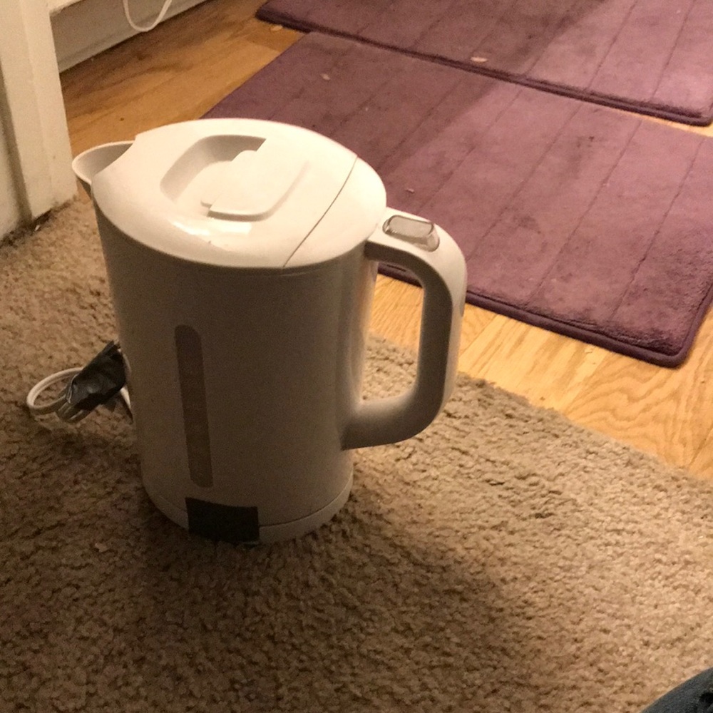 This is this is a water heater to use to make soup or instant coffee or tea